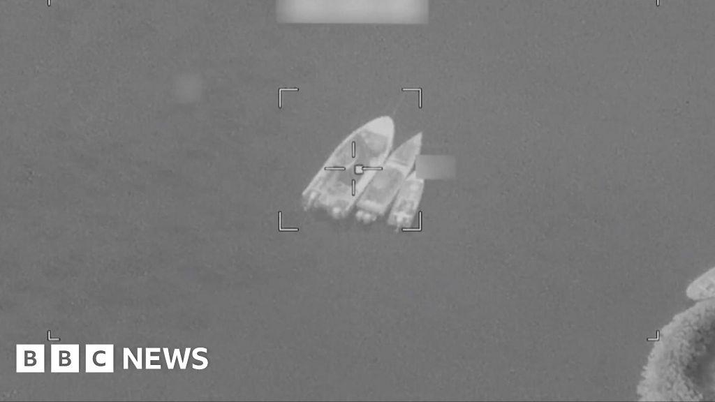 US strikes target Iranian military boats