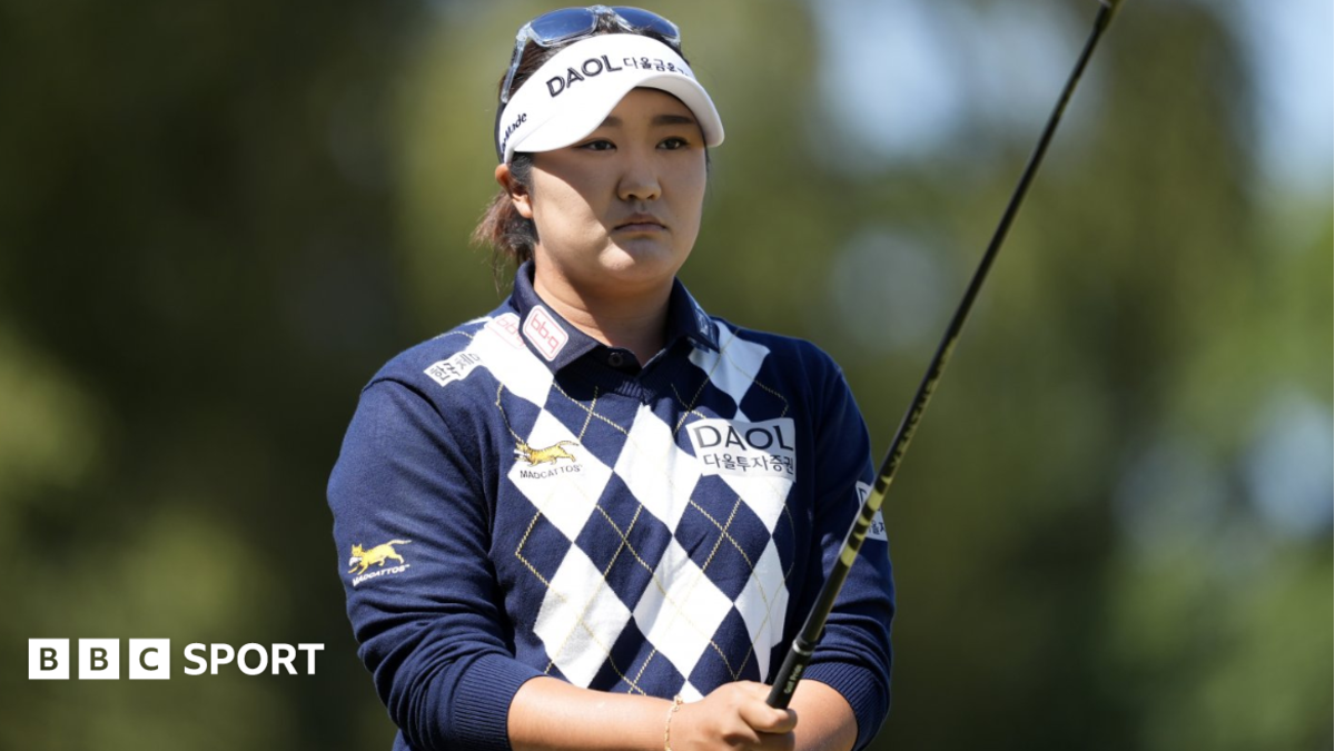 Ryu leads Open in pursuit of third straight major