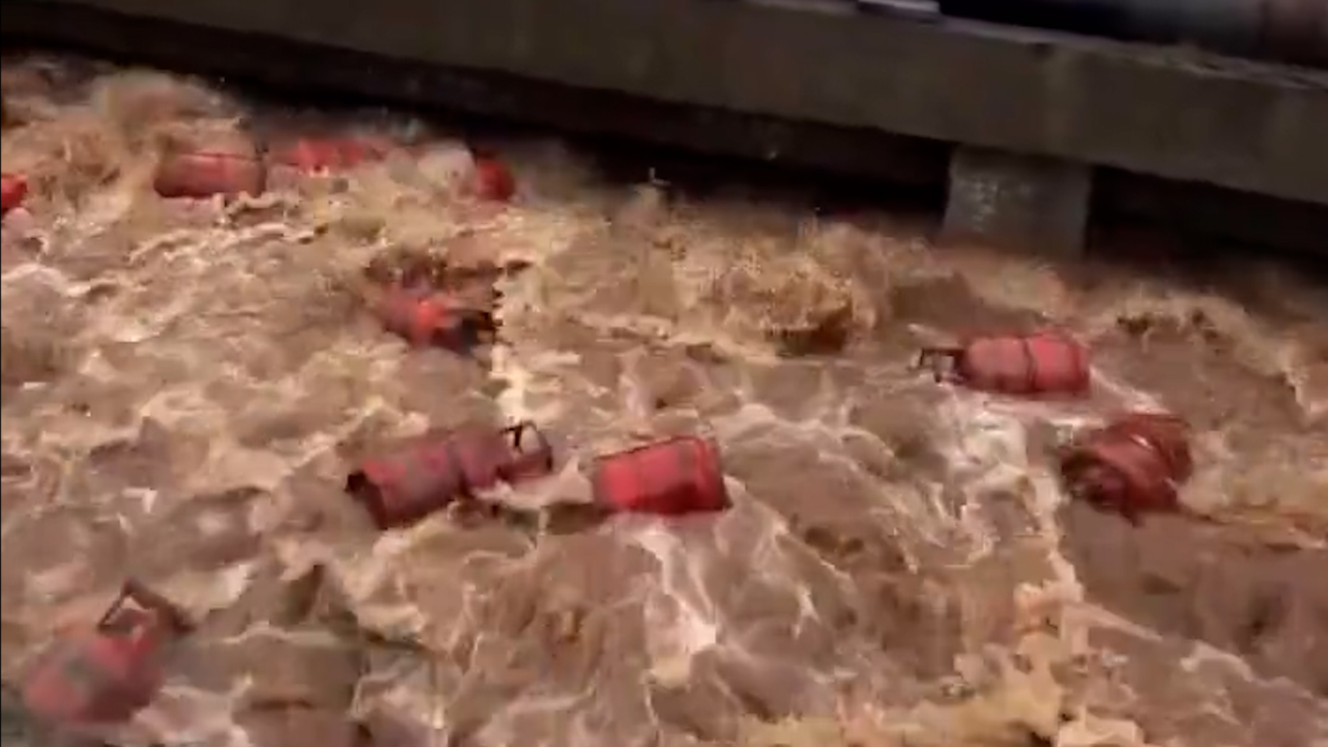 India floods sweep away thousands of gas cylinders