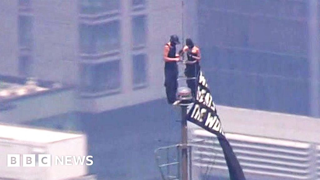 Watch: Two people climb to highest point of Empire State Building