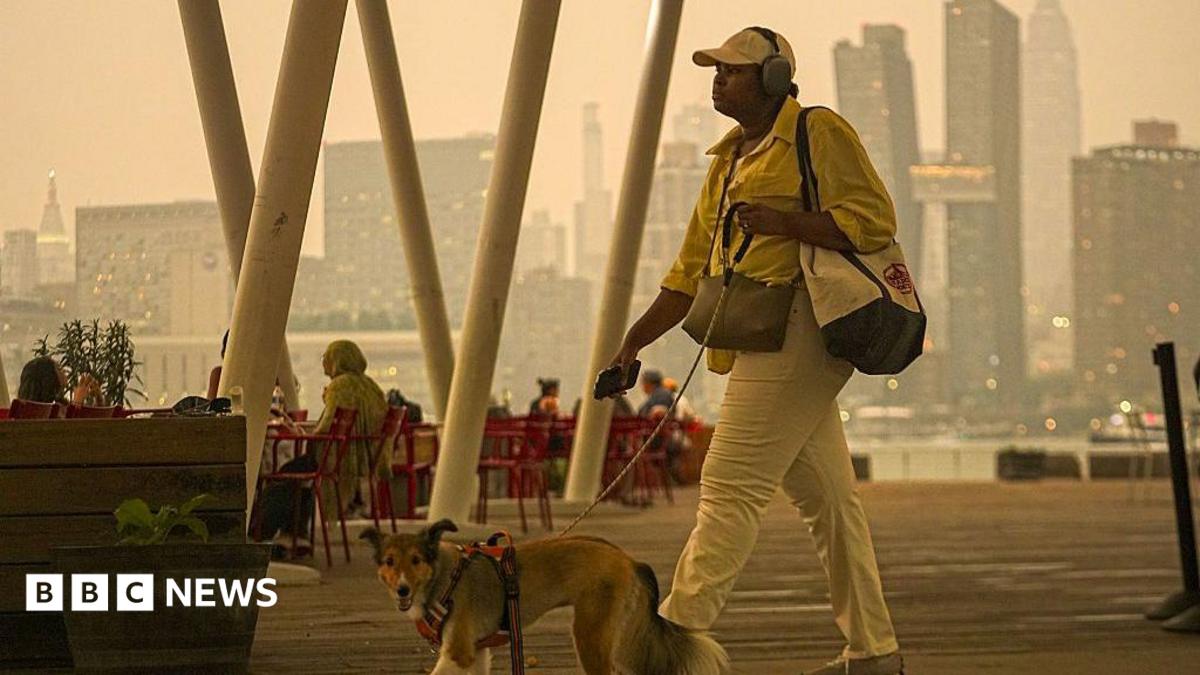 More than 800 Canadian wildfires burning as air quality alerts extend to US