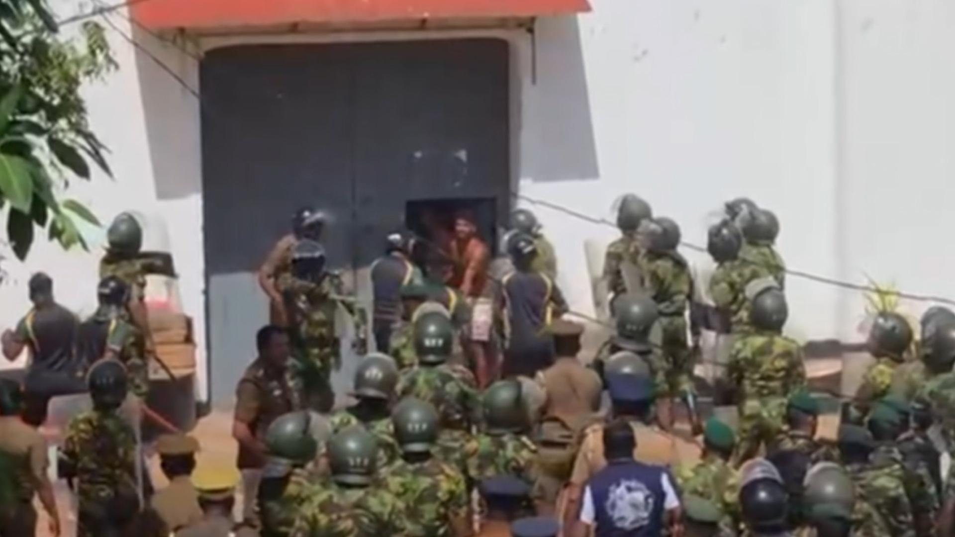 Inmates and guards killed in deadly fighting at Sri Lanka prison