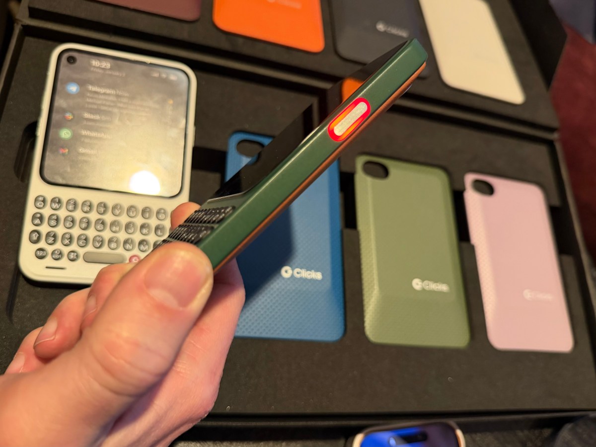 Clicks shows off its BlackBerry-inspired phone in a new hands-on video