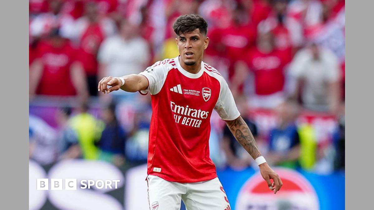 Hincapie completes permanent Arsenal move
