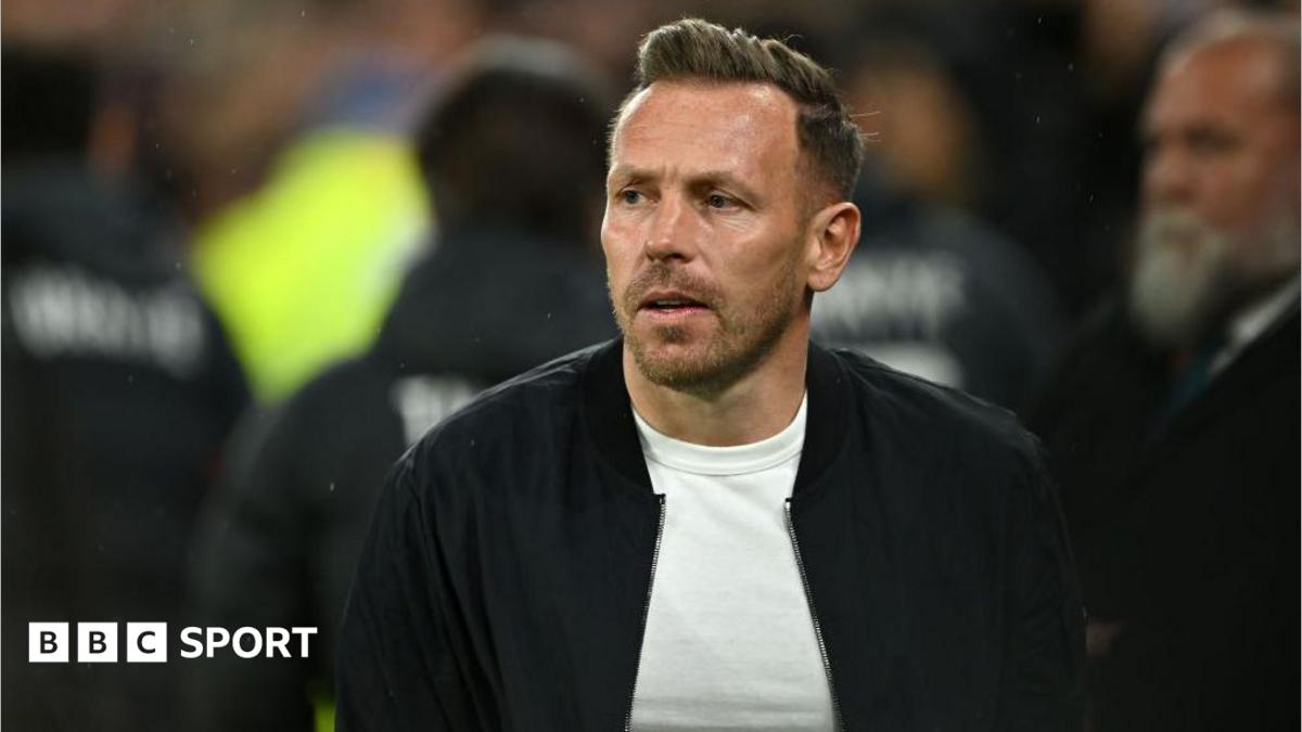 Wales boss Bellamy in talks over Burnley job