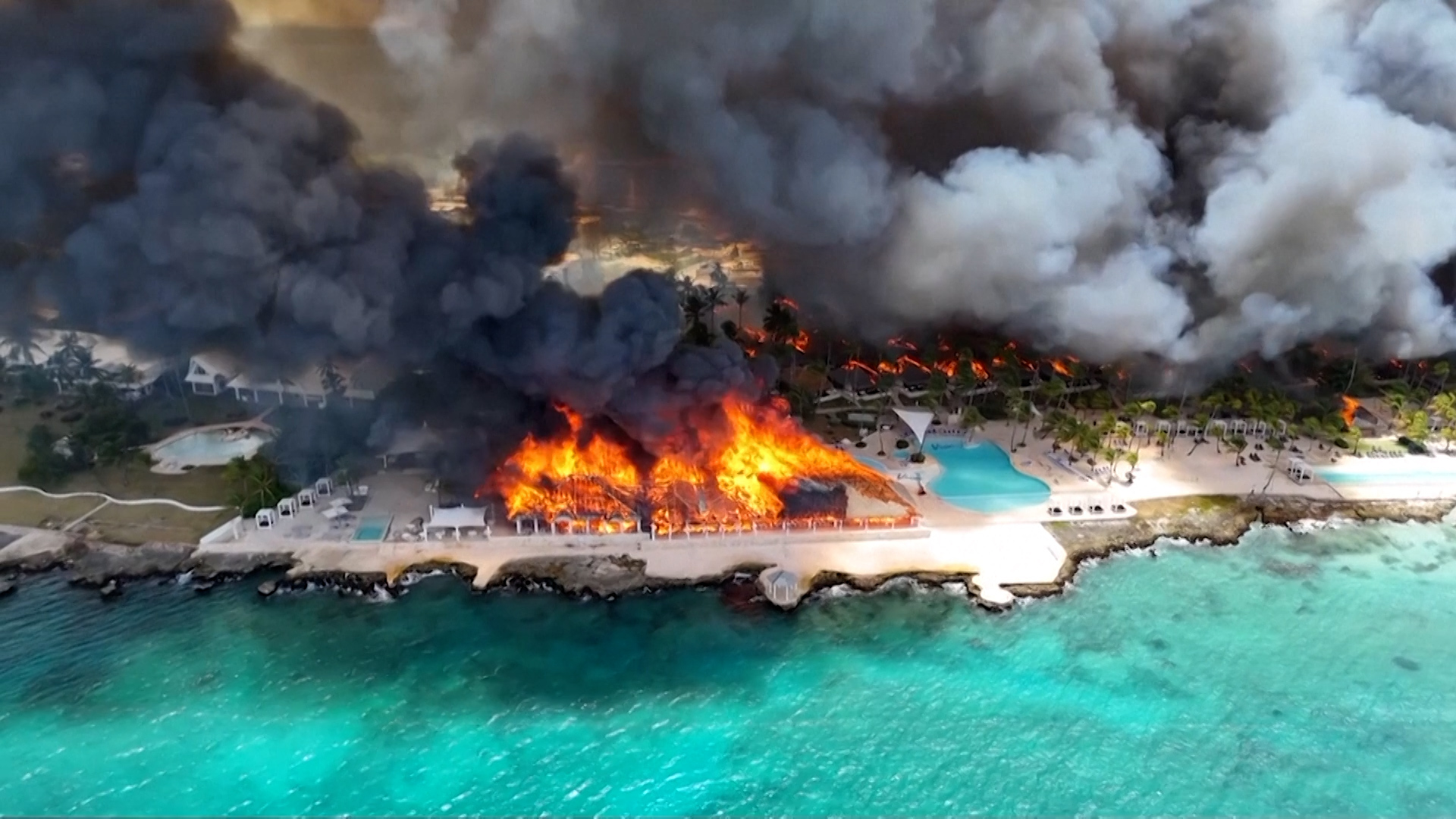 Inferno rips through Dominican Republic beach resort