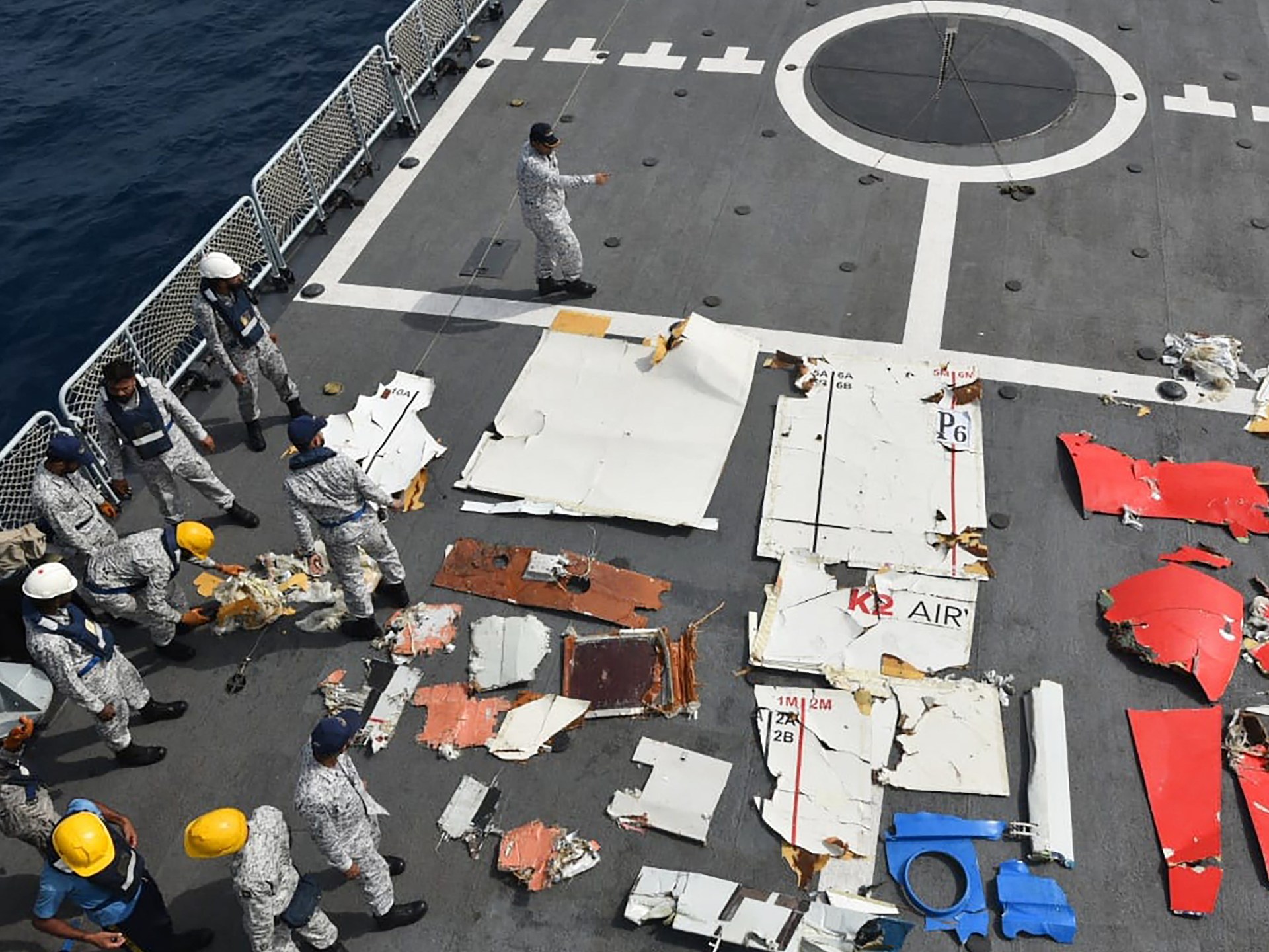 Search under way for crew of Pakistani cargo plane that crashed into sea