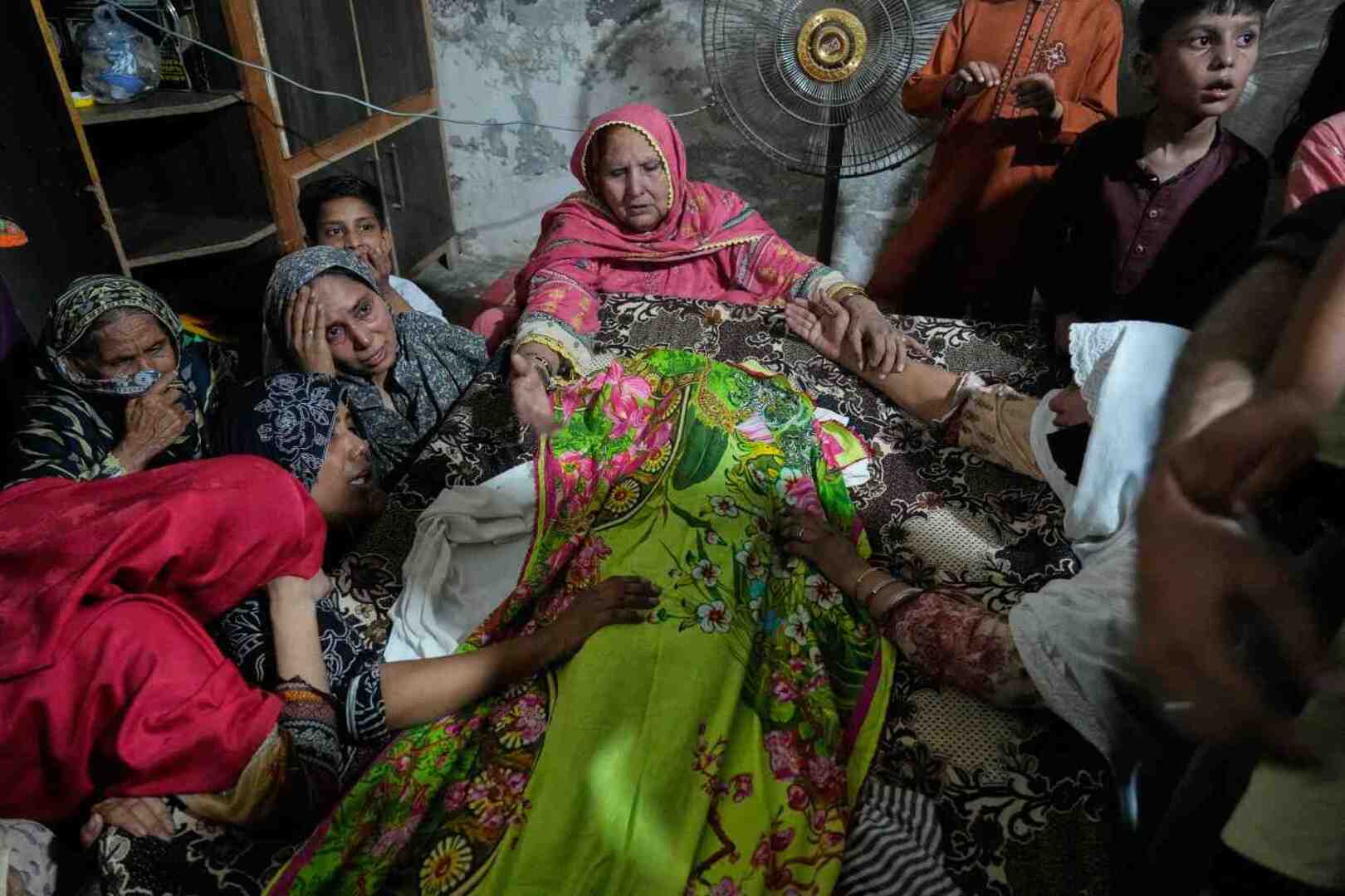 Tutoring centre roof collapses killing 14 children in Pakistan