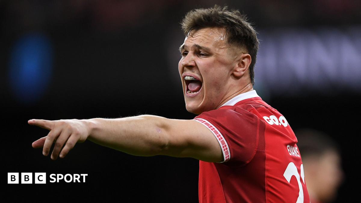 Wales fly-half Evans returns to Cardiff from Quins