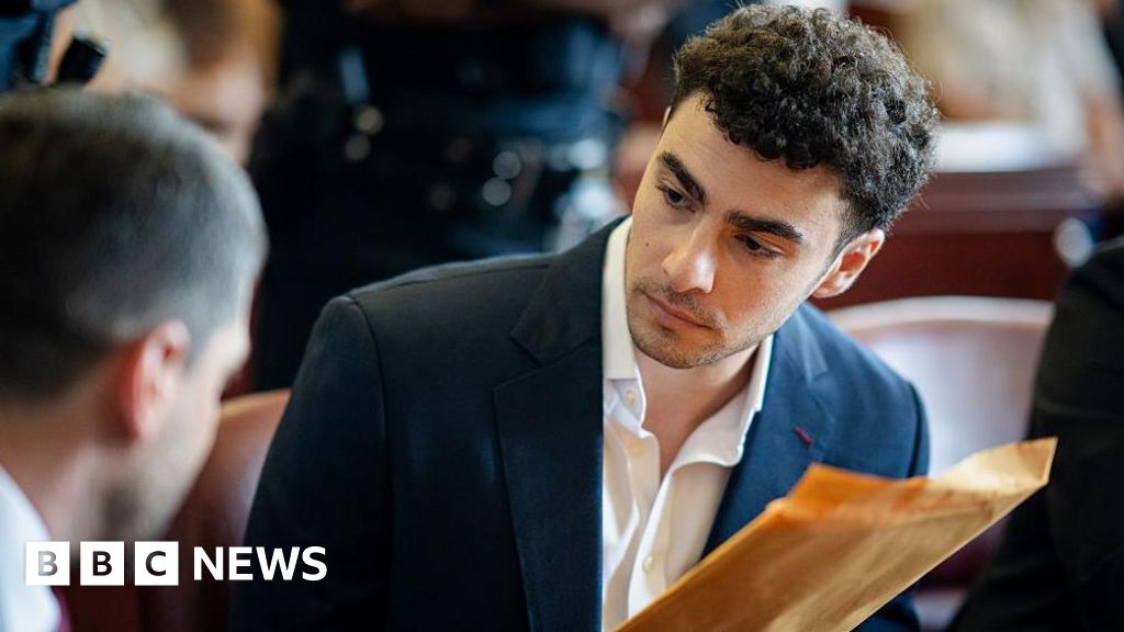 Mangione's lawyers reverse course on psychiatric defence in state murder trial