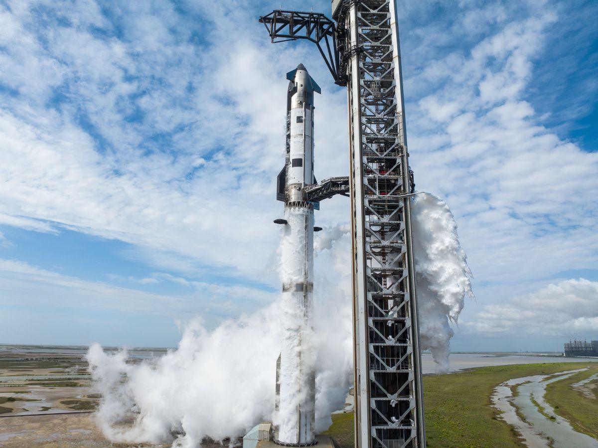 SpaceX cleared to fly Starship again after booster failure in May