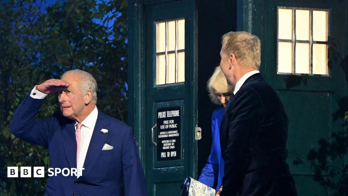 King emerges from the Tardis as Commonwealth Games begin