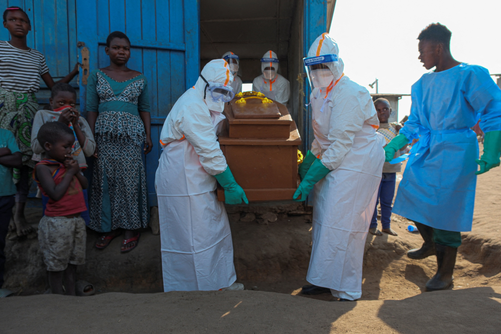 Thirty dead at DRC displacement camp as Ebola threat grows