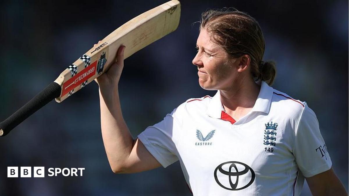 England facing defeat in Knight & Beaumont's farewell