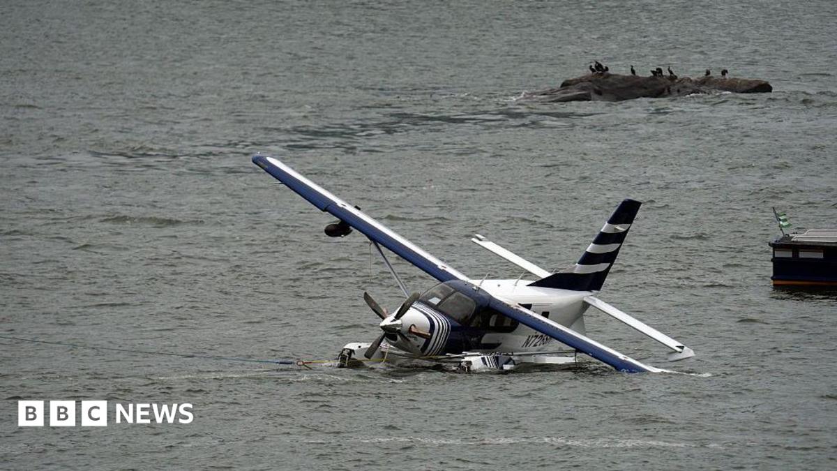 Eight rescued from seaplane that made 'hard landing' in Manhattan river