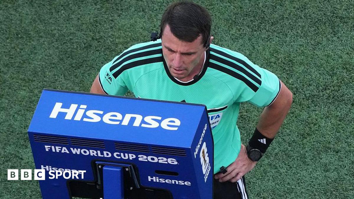 Only use VAR when error blatant - referee chiefs