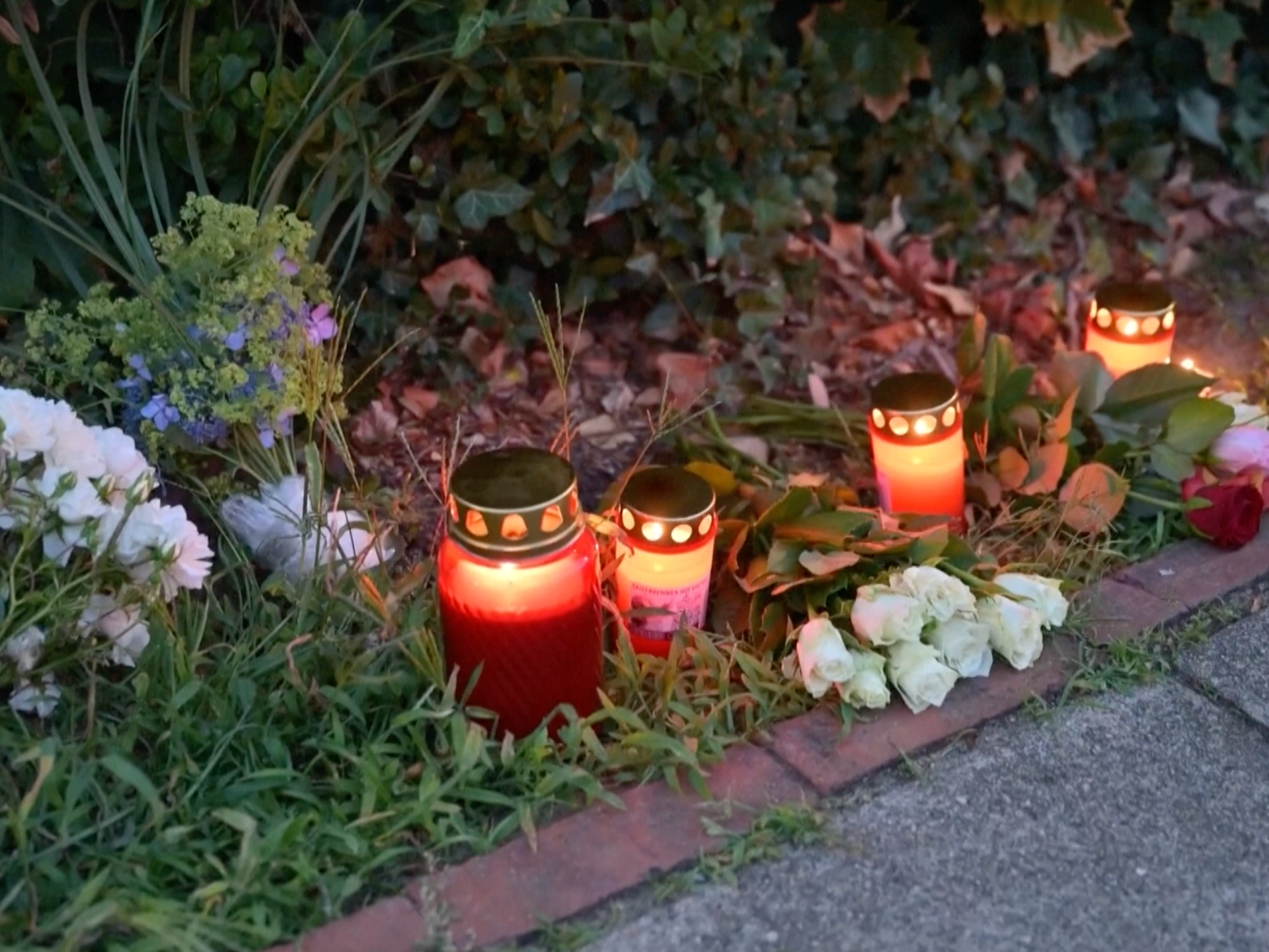 Mourners light candles after deadly German shelter shooting