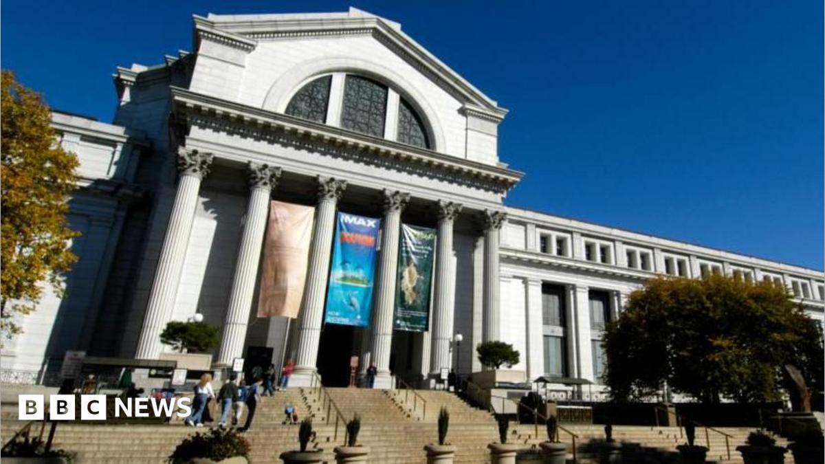 Trump orders Smithsonian to post warnings about 'inaccurate' US history