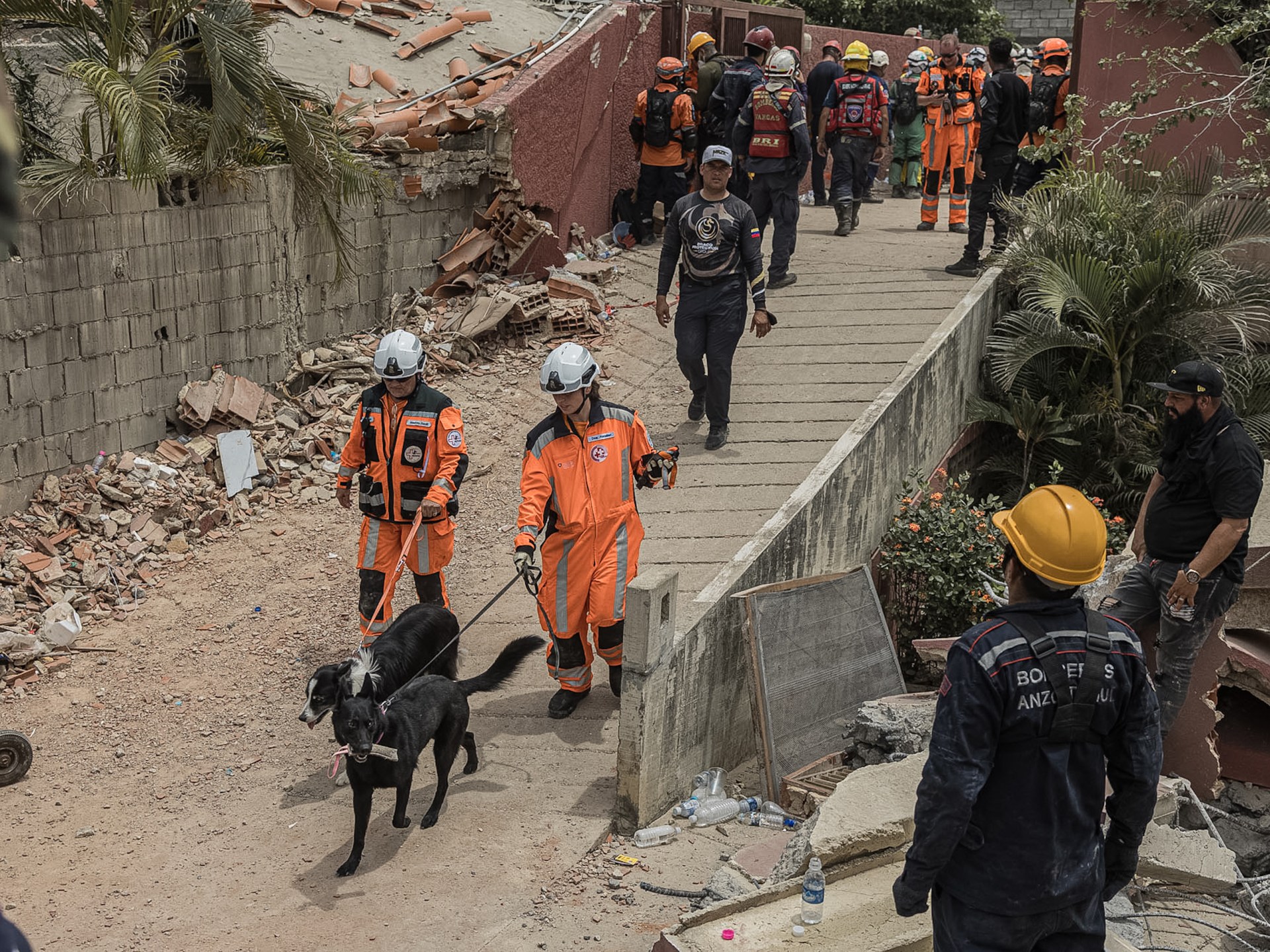 Hope of finding more Venezuela quake survivors fades despite late rescues