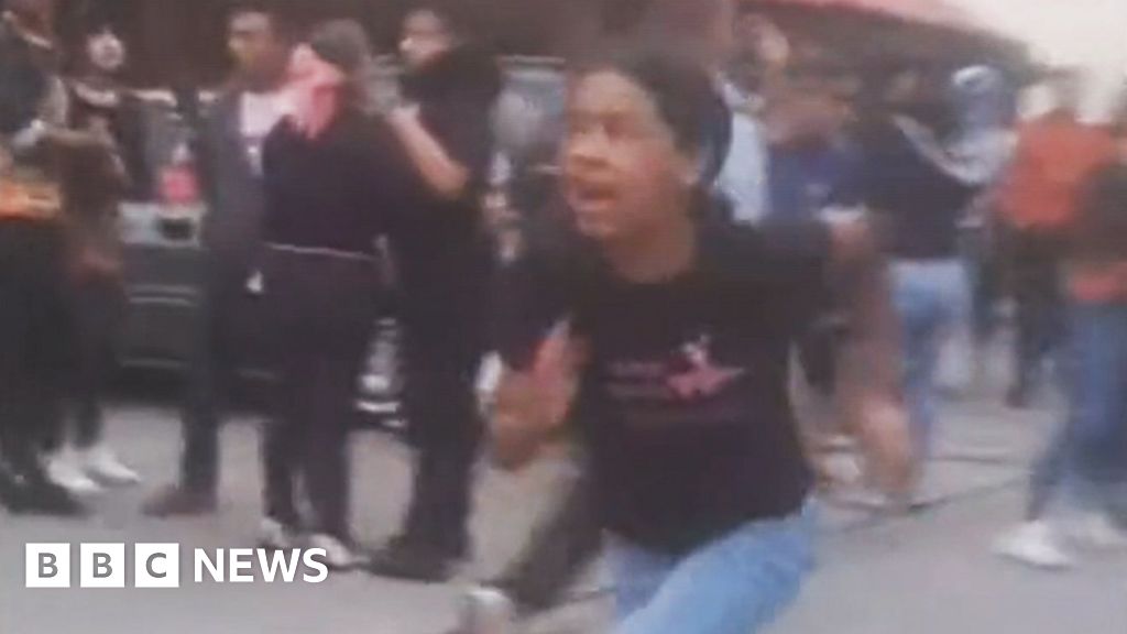 People flee as building collapses on Caracas outskirts