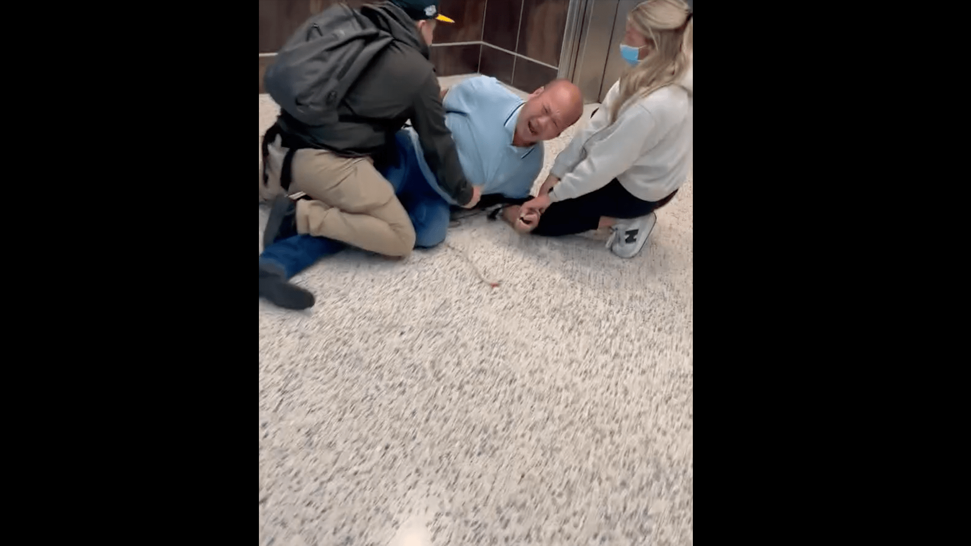 Plainclothes ICE agents manhandle man during arrest attempt