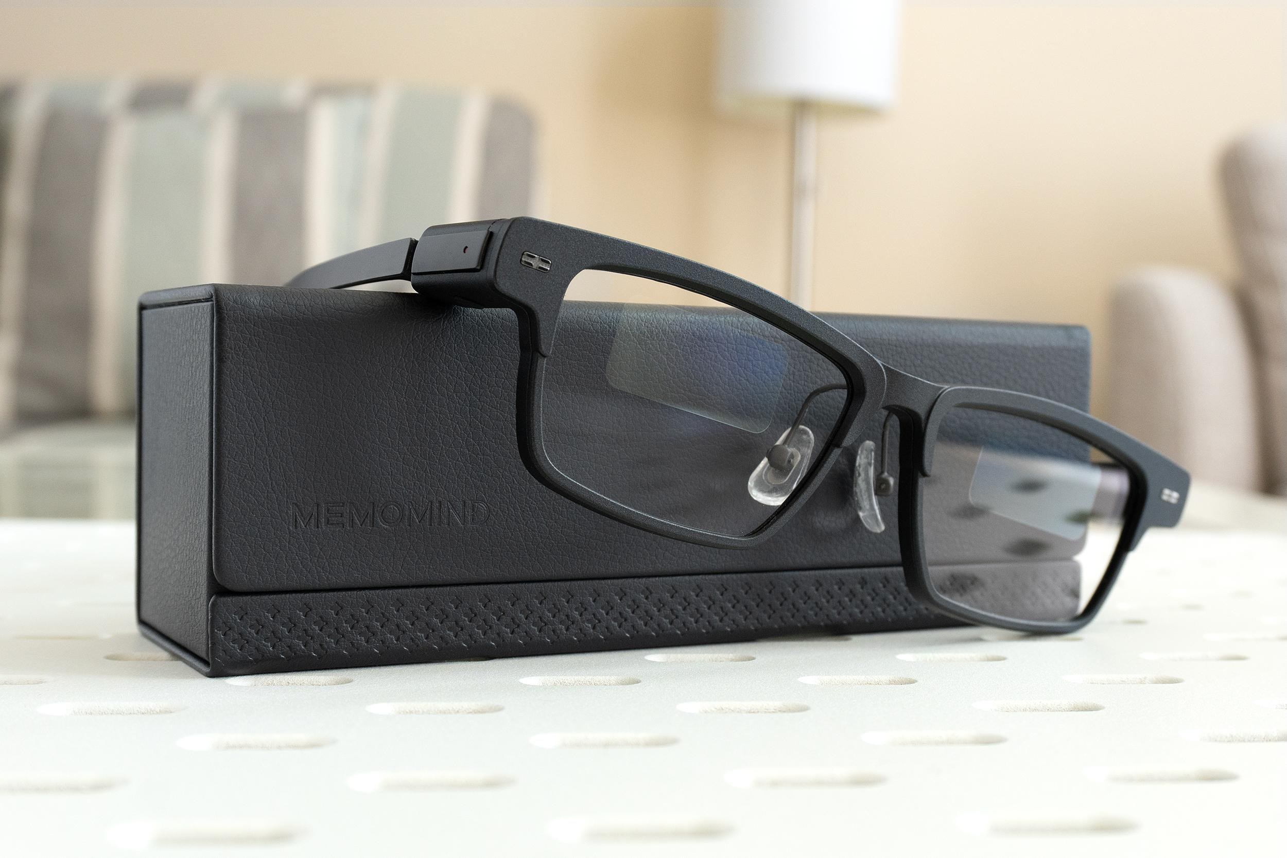 These camera-free smart glasses made me feel like Tony Stark