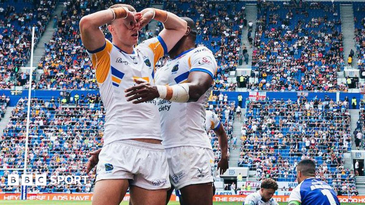 Leeds crush Bradford to stretch lead to four points
