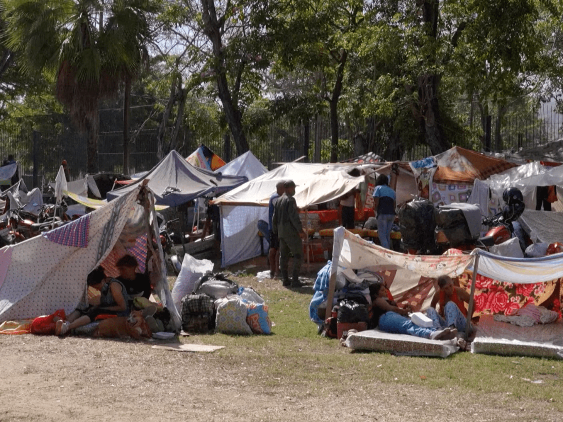 Venezuela earthquake victims shelter at golf course