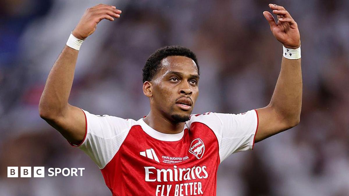 Timber leaves Arsenal camp over groin issue