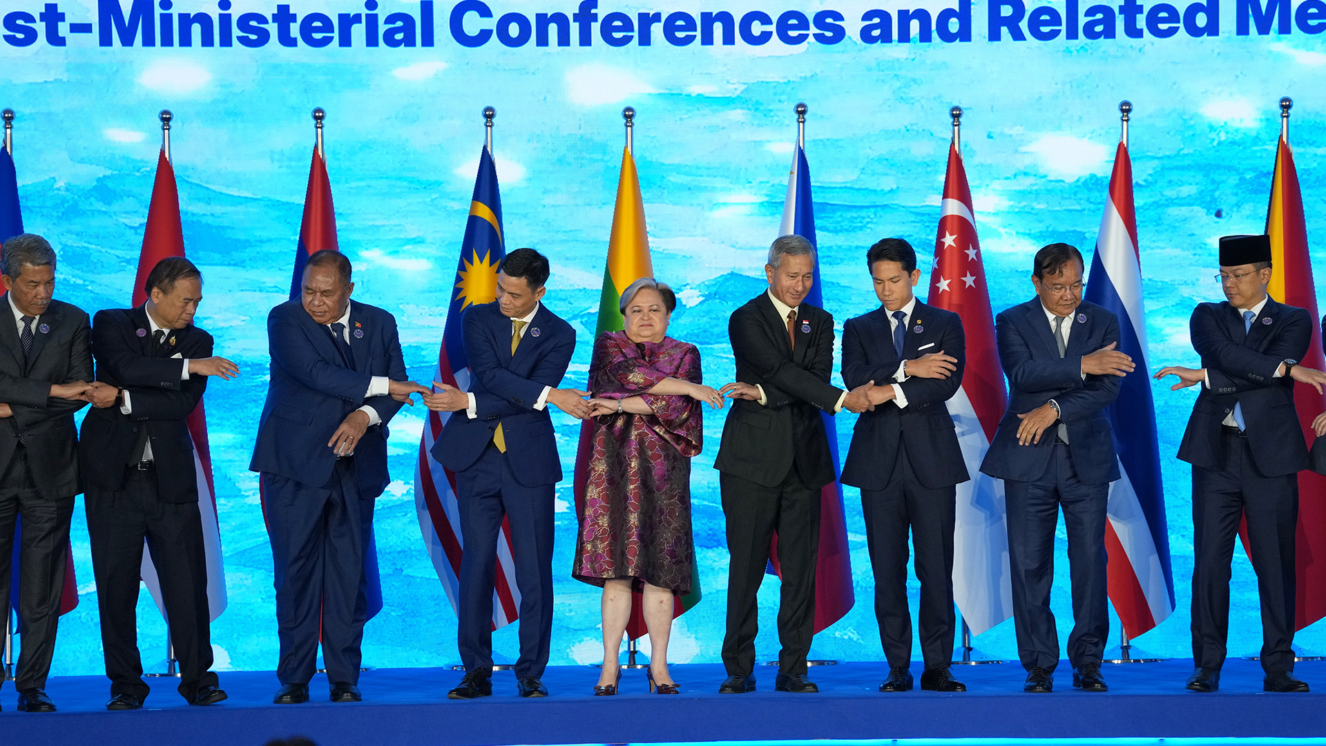 Philippine Foreign Secretary says ASEAN must work together
