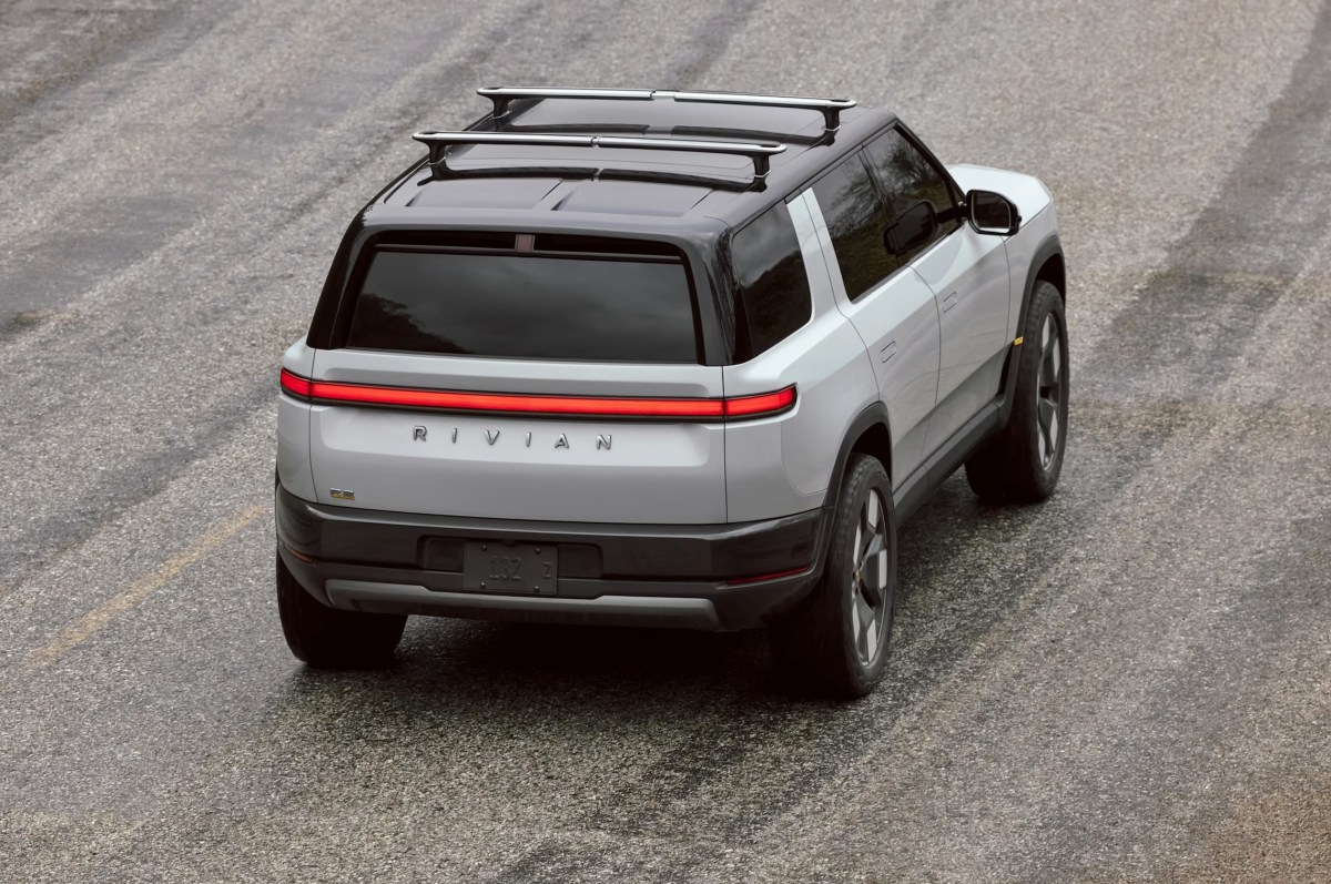 Rivian cuts hundreds of workers after R2 deliveries start