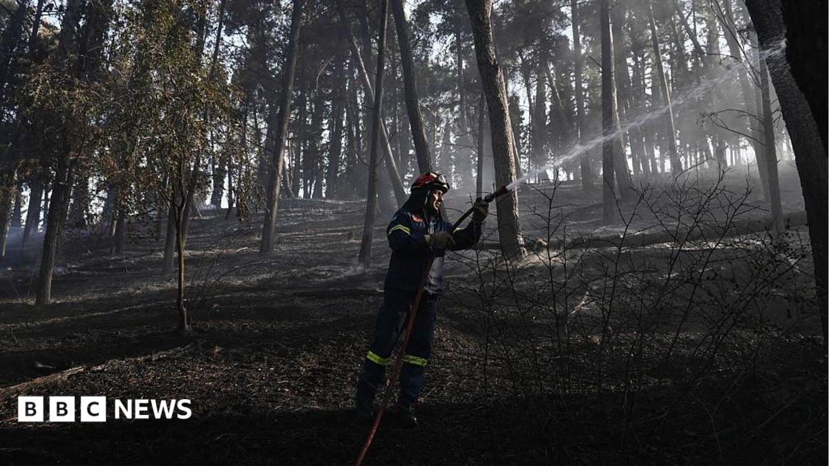 Firefighters struggle to contain deadly Greek wildfire