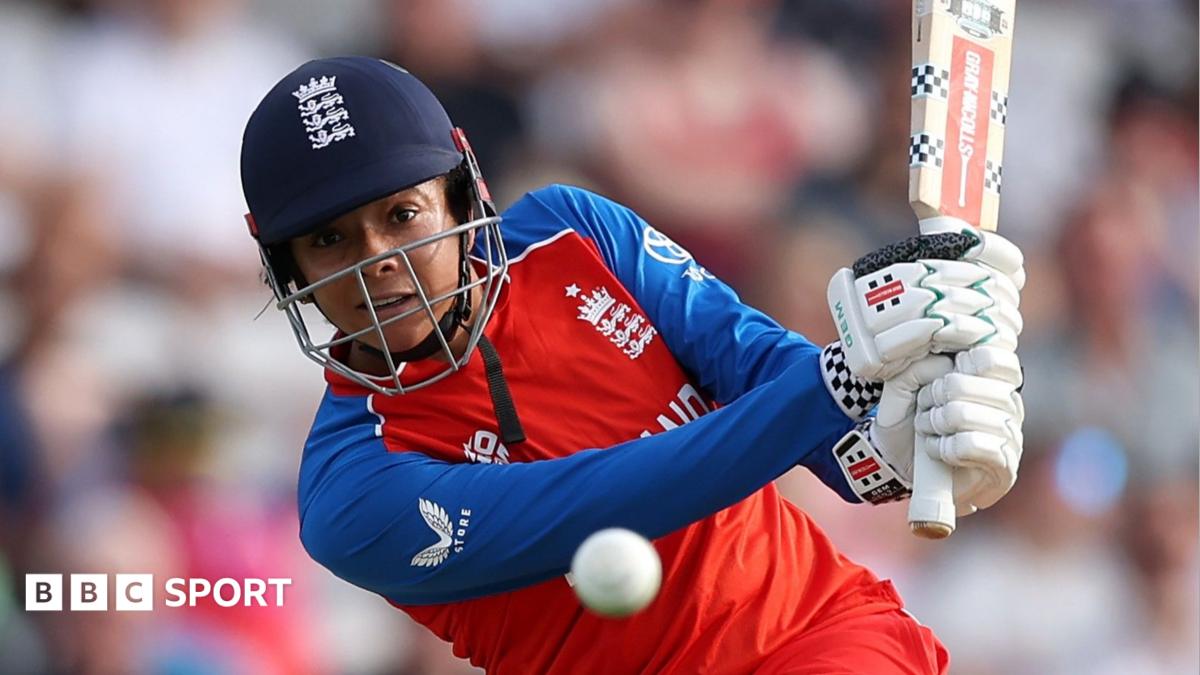 Impressive England beat Scotland to close on semis