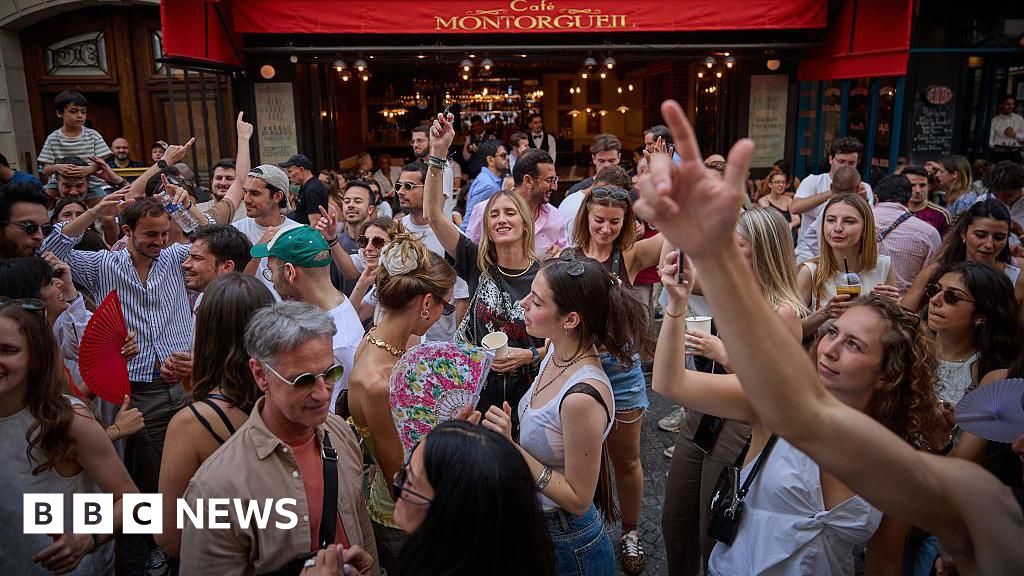 France bans alcohol consumption at music festival events under red heatwave alert