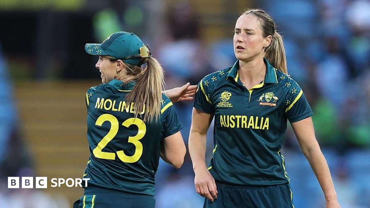 Australia thrash Pakistan to edge closer to semis