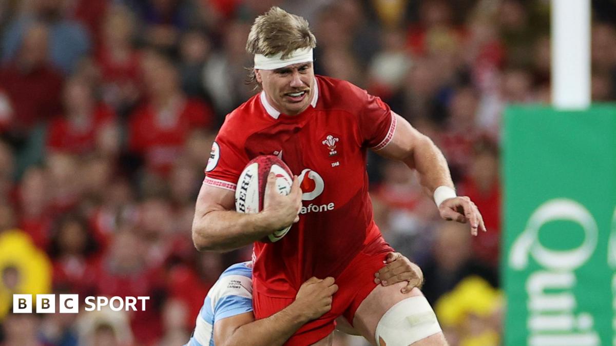 Wainwright travels to first cap scene as Pumas wait