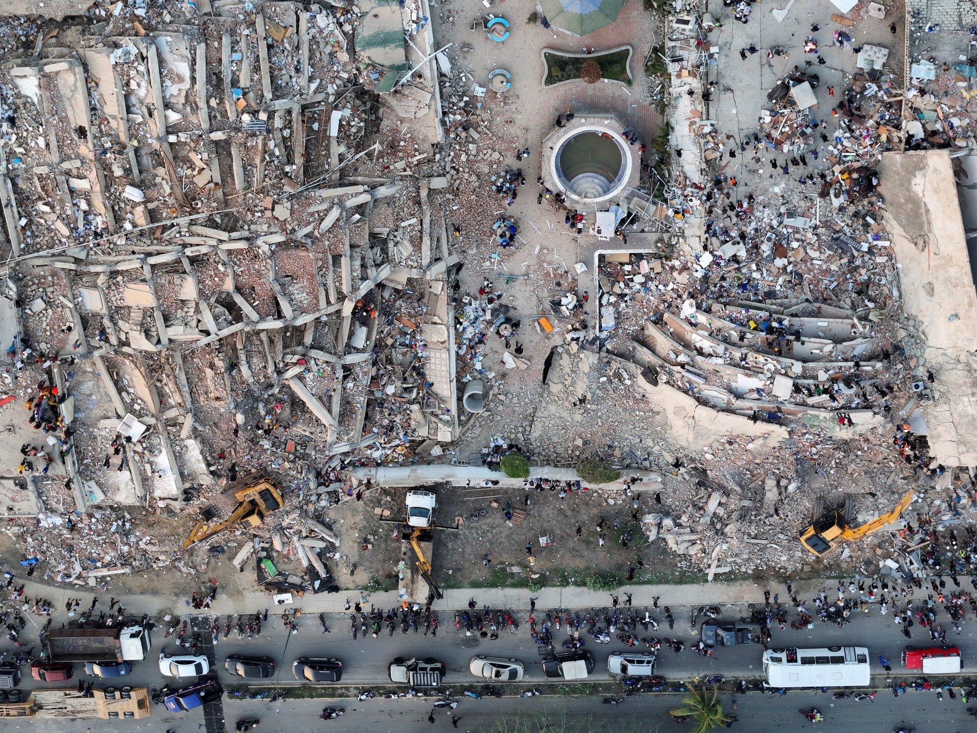 Drone captures ongoing rescue efforts after Venezuela earthquakes