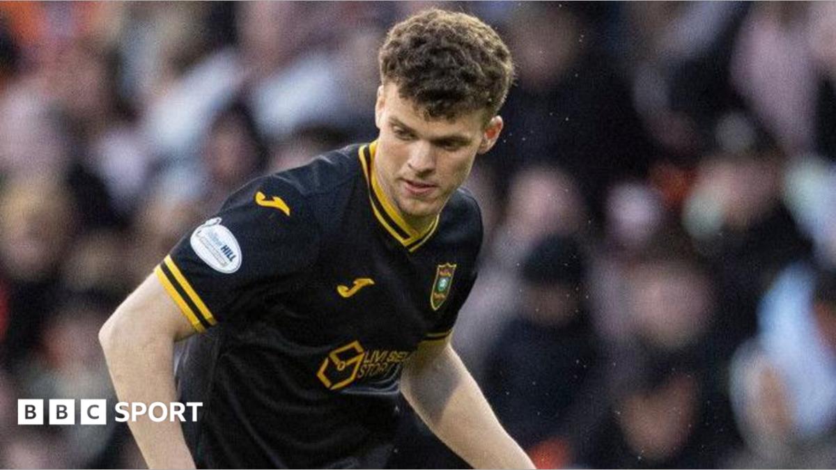 Aberdeen buy winger Smith from Livingston