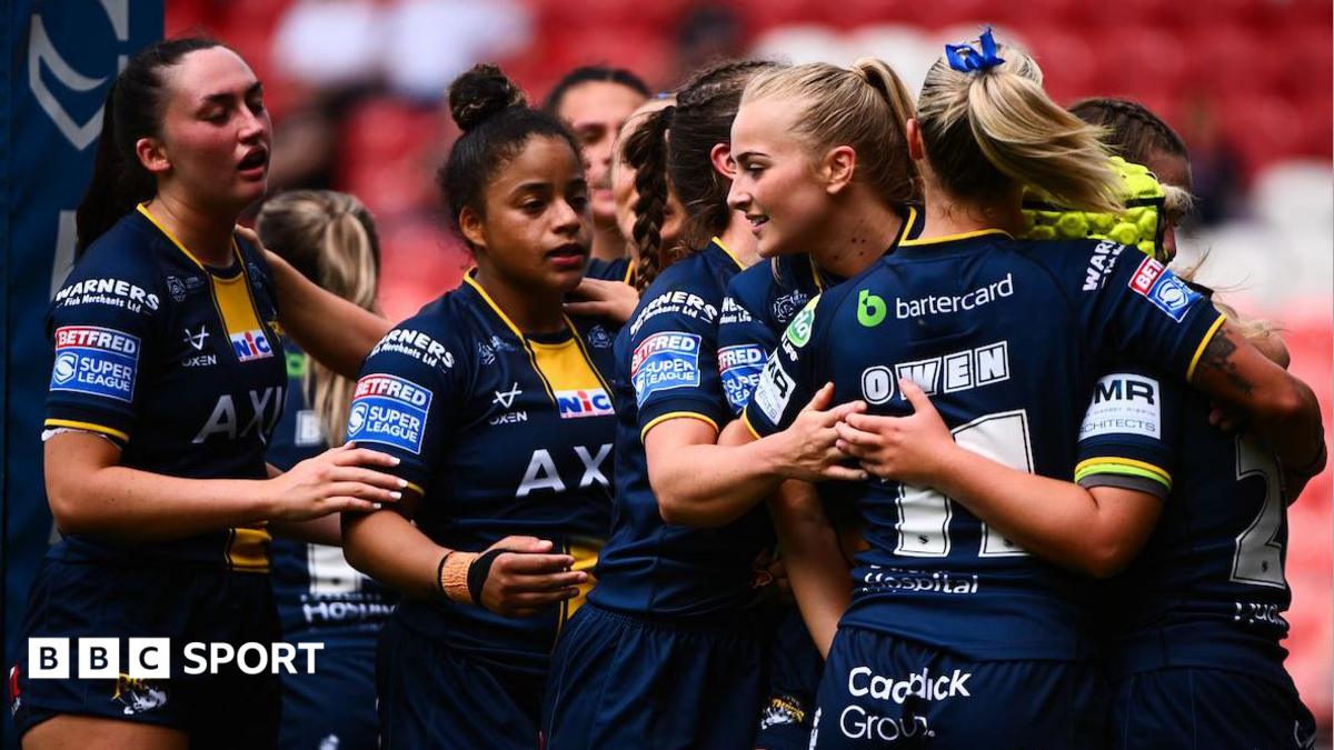 Leeds beat St Helens to go up to second