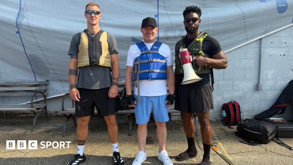 Rooney, Hart and Richards row down Hudson River