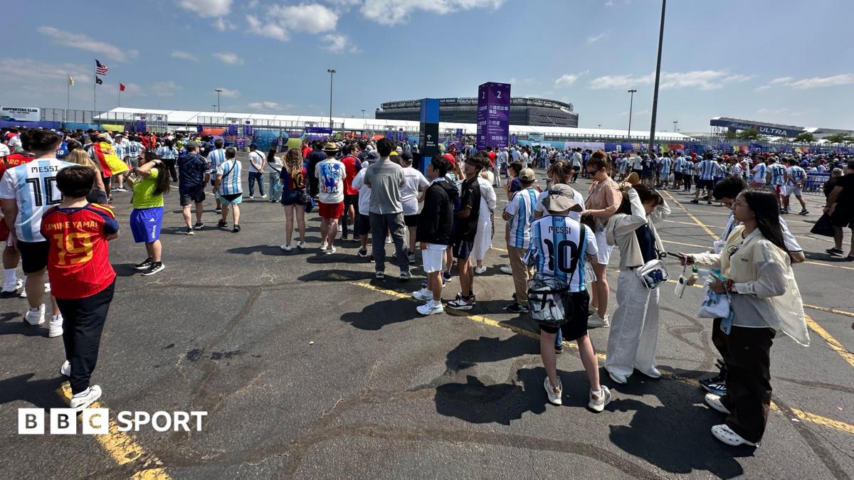 Trump presence means two-hour queues for World Cup final
