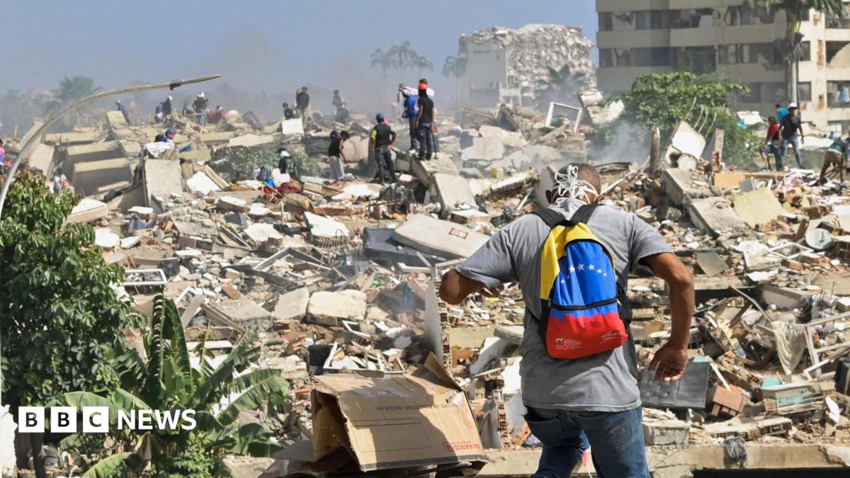 Venezuela earthquakes kill 920 people as families desperate for news