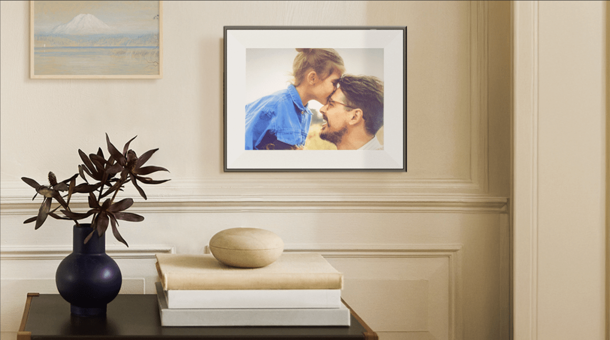Aura’s impressive e-ink photo frame doesn’t even look digital