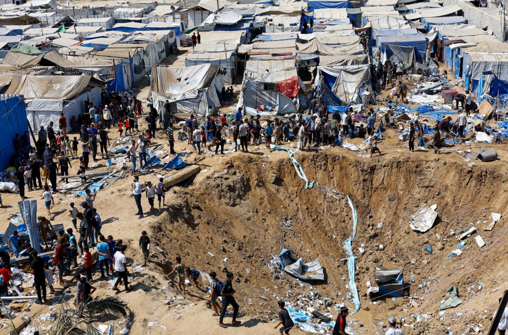 Israeli strike destroys Gaza hospital warehouse