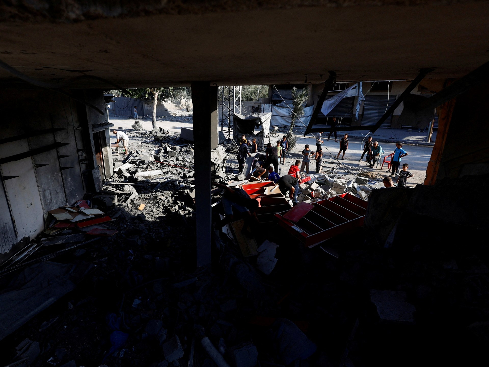 Israeli attacks on Gaza kill 14, including mourners attending funeral