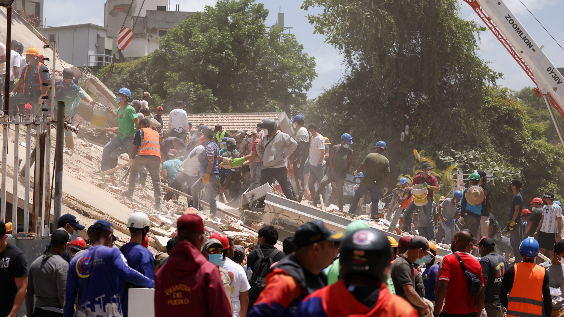 Venezuela rescue teams race to find earthquake survivors