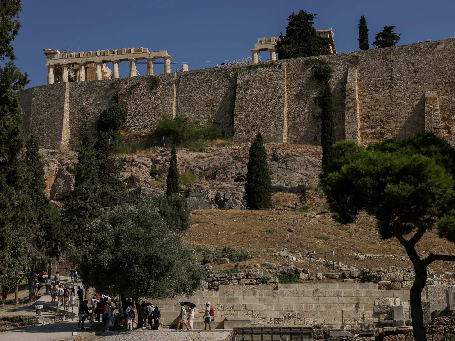 Greek-American tourists stabbed near the Acropolis