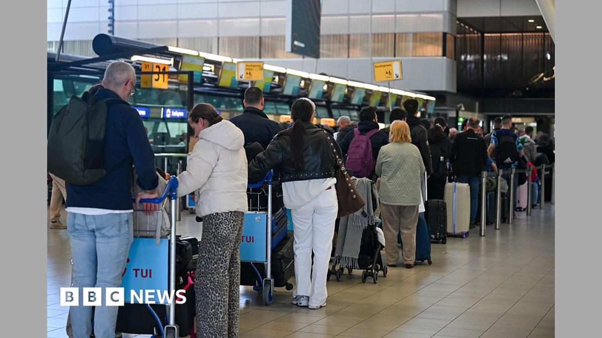 Why are there holiday delay warnings over the EU's new border system?