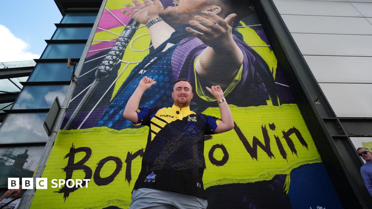 Littler's nan shocked by seeing mural from bus