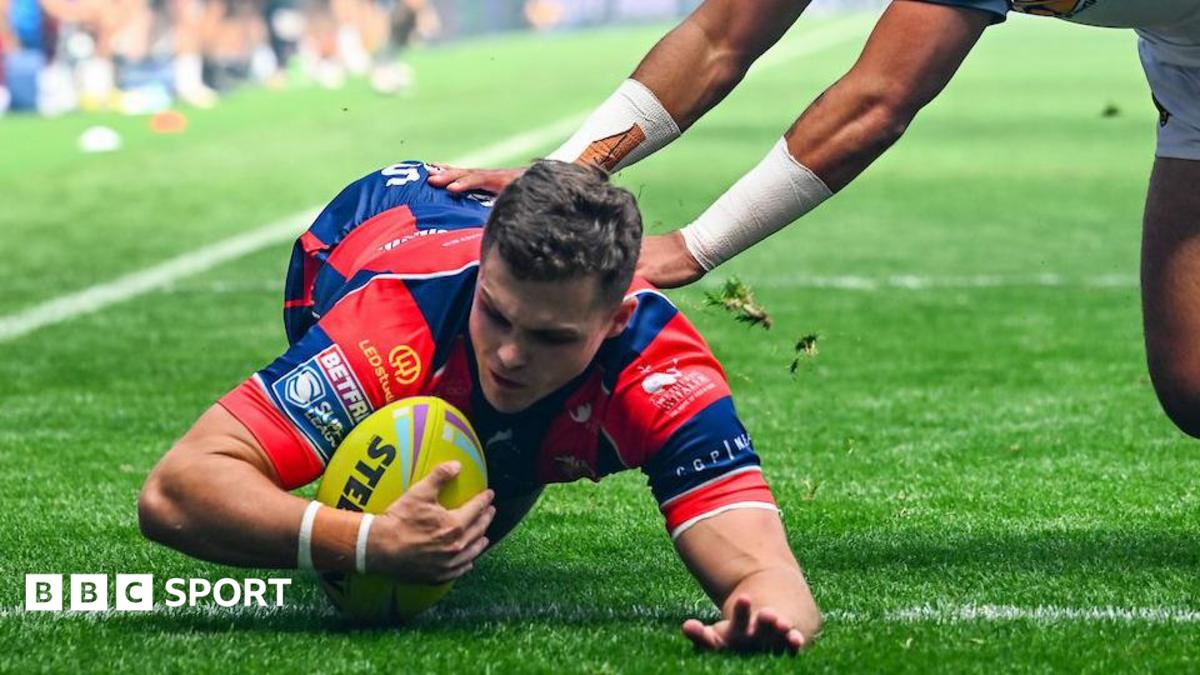 Wakefield thrash Castleford to boost top-four hopes